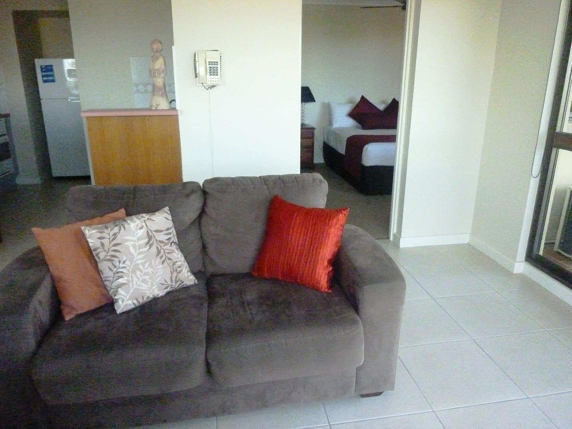 Coral Towers Holiday Suites Cairns Exterior photo