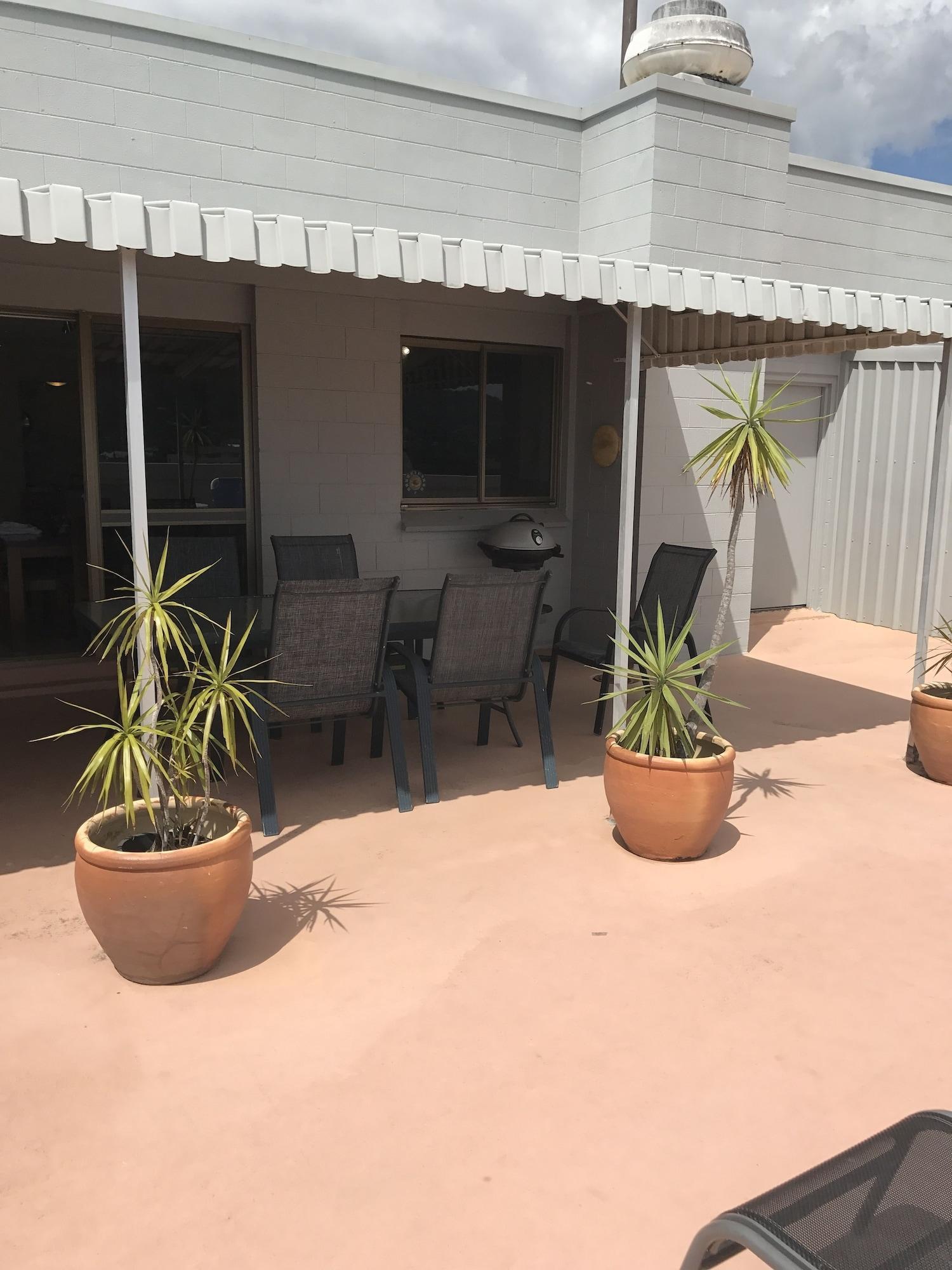 Coral Towers Holiday Suites Cairns Exterior photo