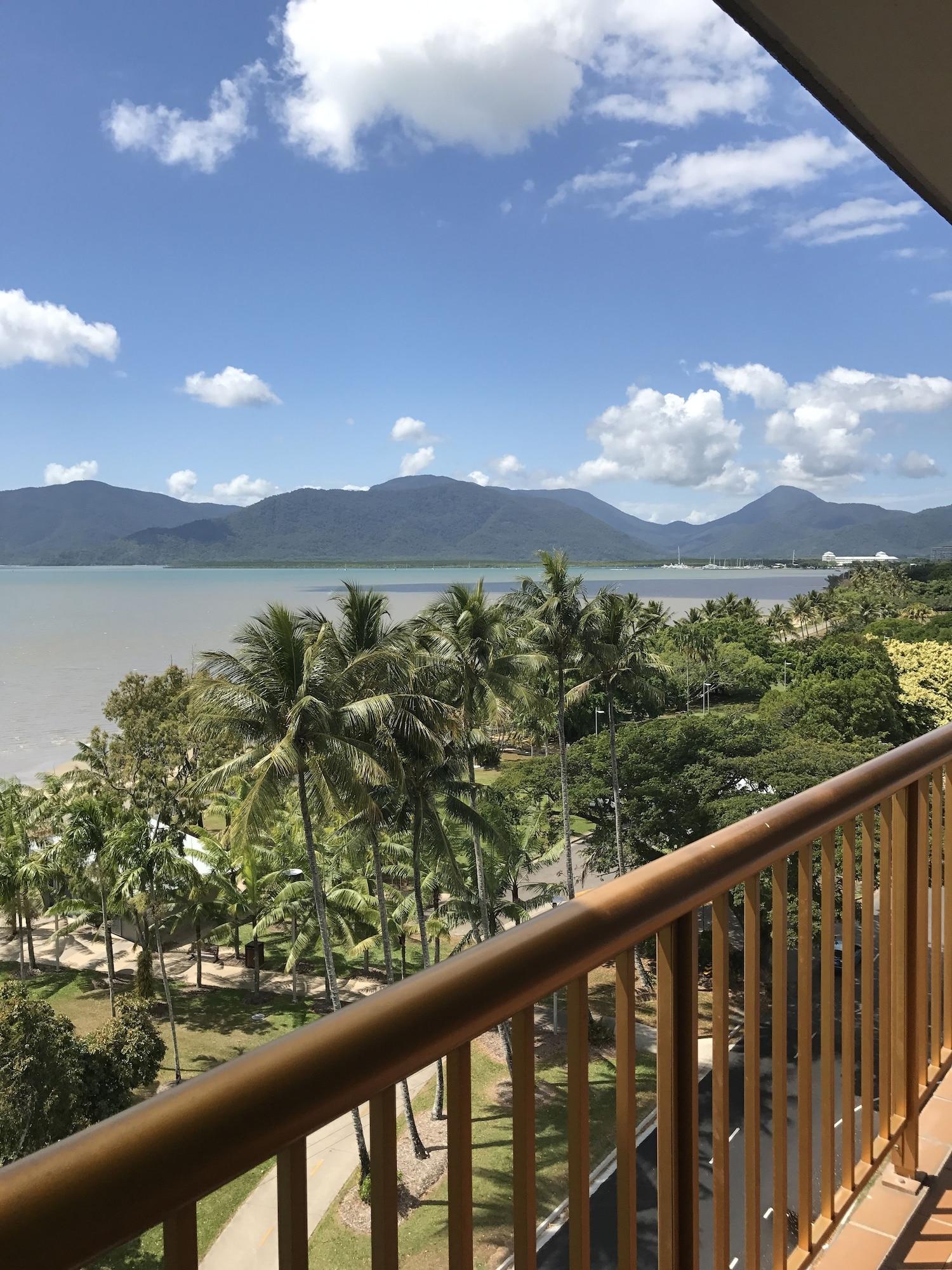 Coral Towers Holiday Suites Cairns Exterior photo