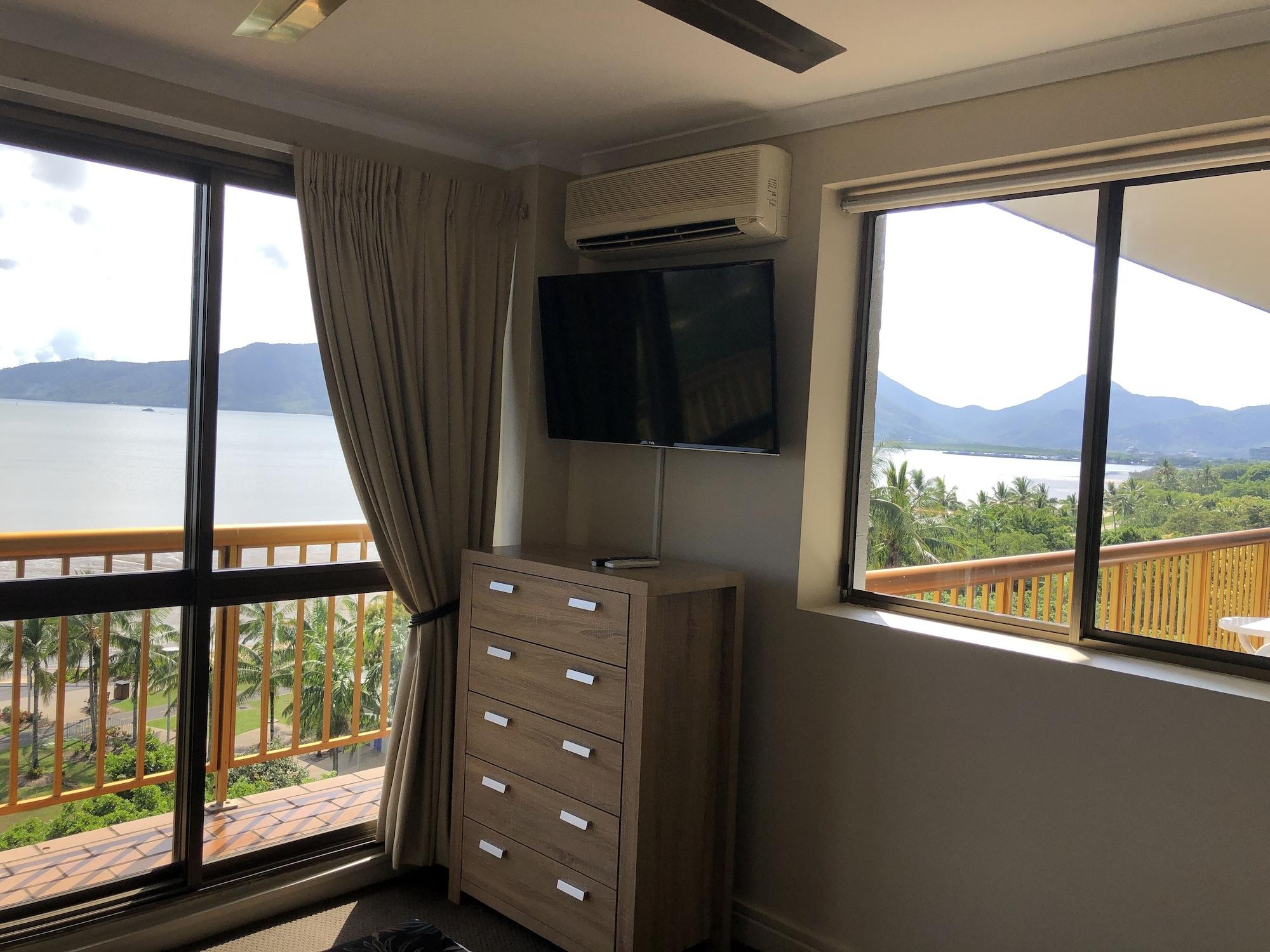 Coral Towers Holiday Suites Cairns Exterior photo