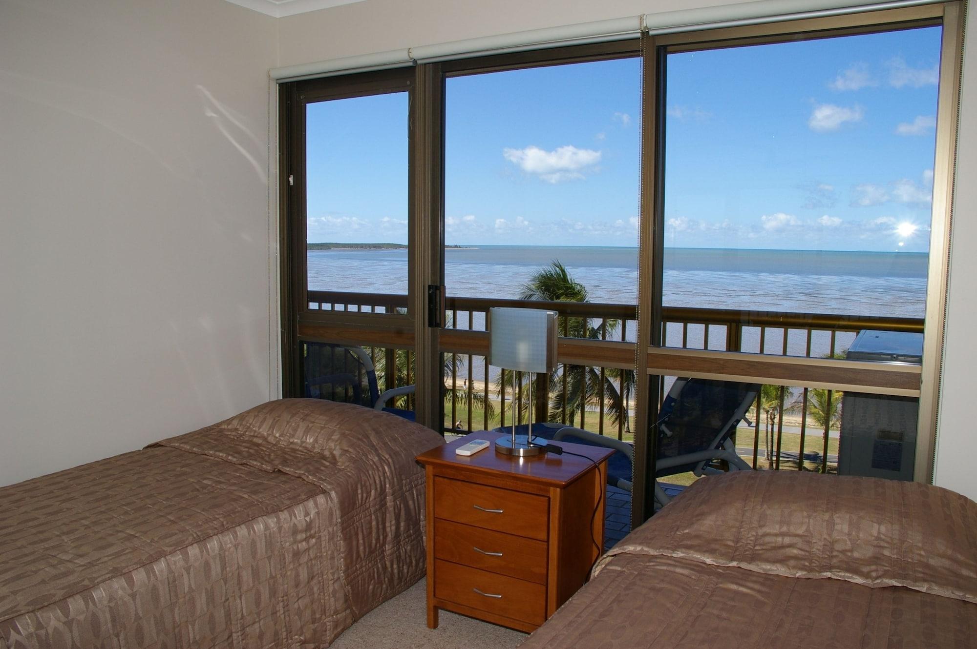Coral Towers Holiday Suites Cairns Exterior photo