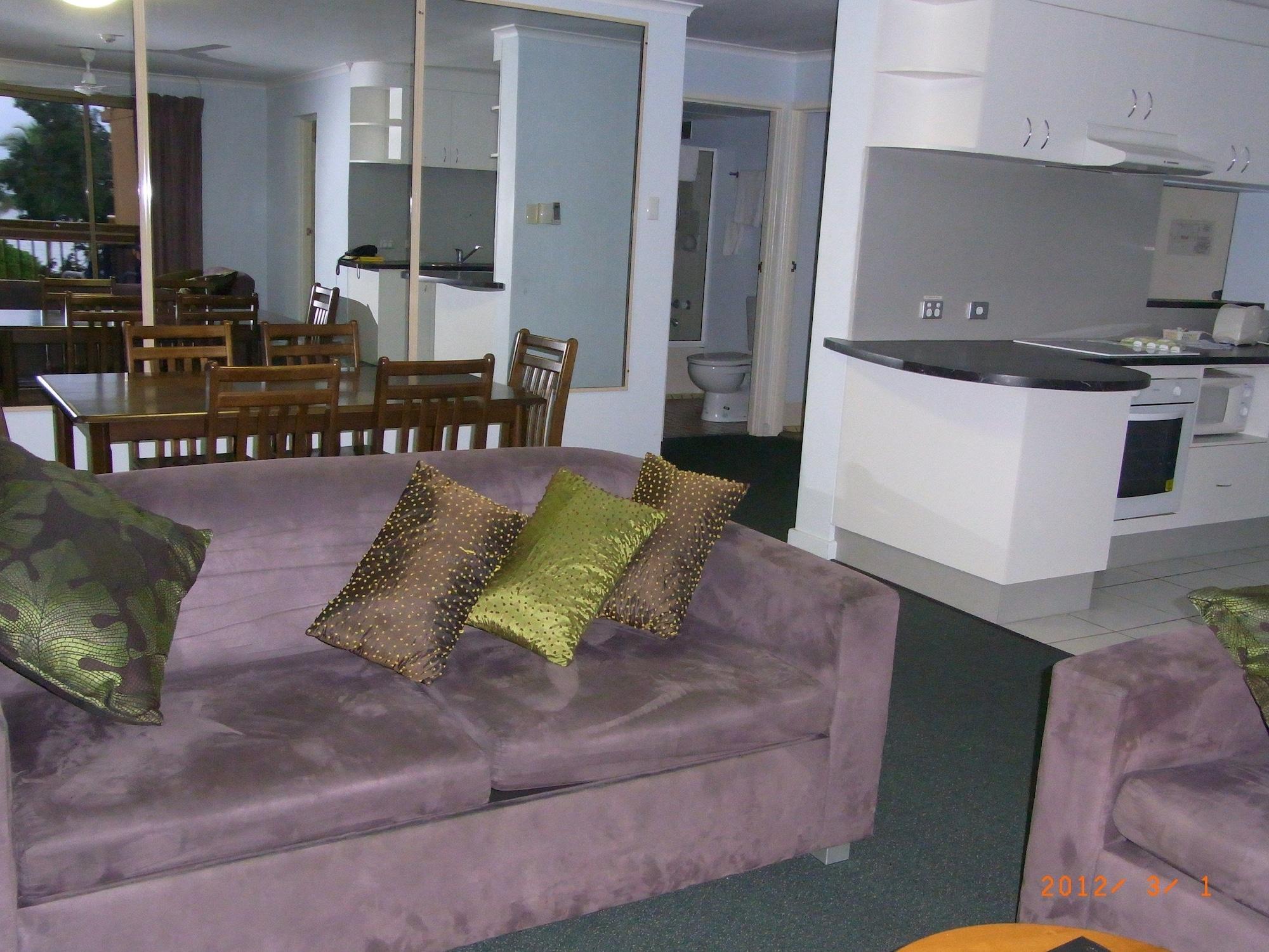 Coral Towers Holiday Suites Cairns Exterior photo