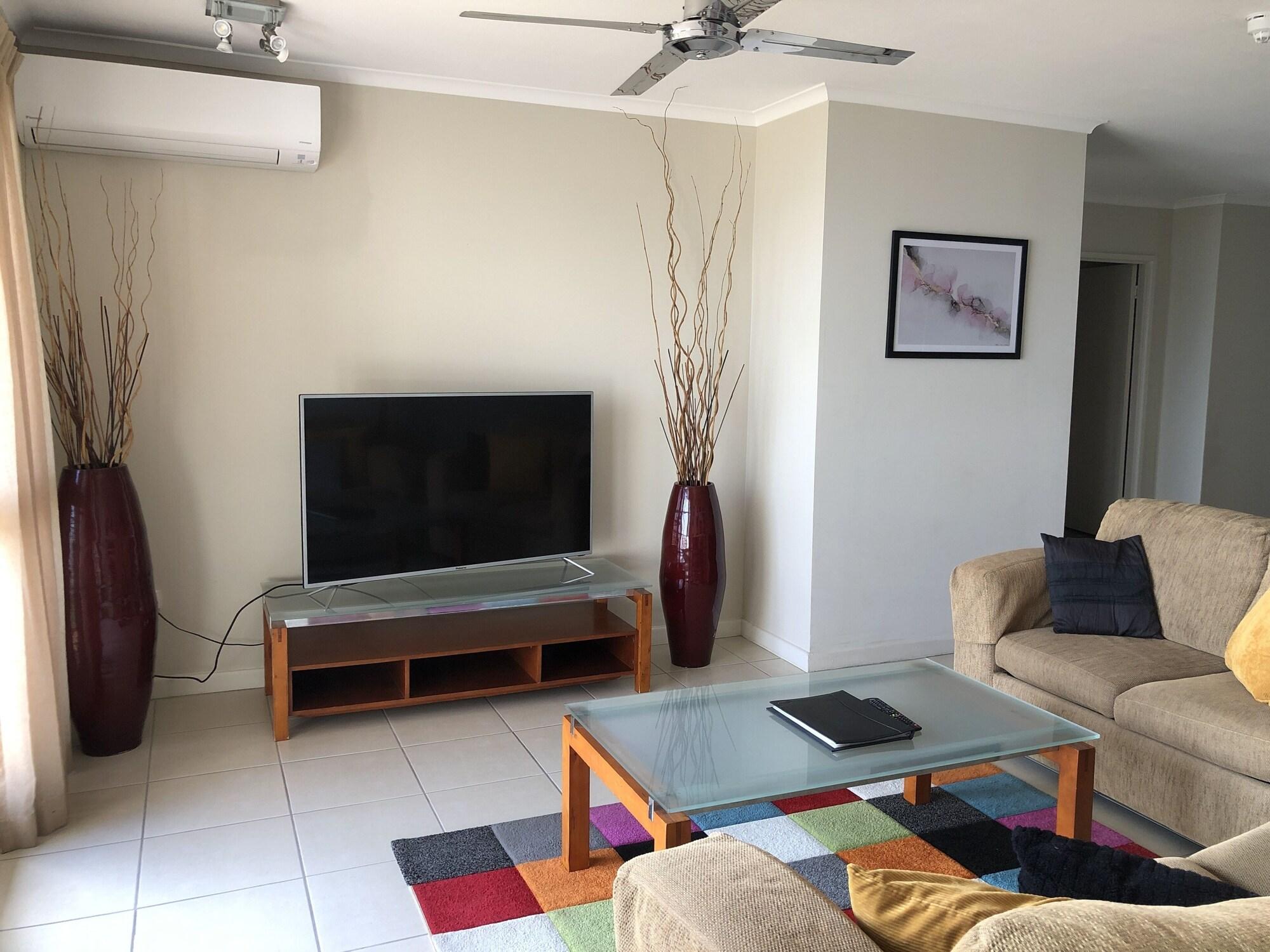 Coral Towers Holiday Suites Cairns Exterior photo