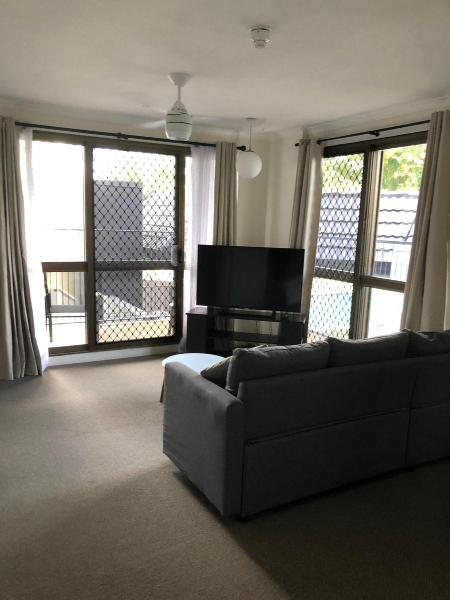 Coral Towers Holiday Suites Cairns Exterior photo