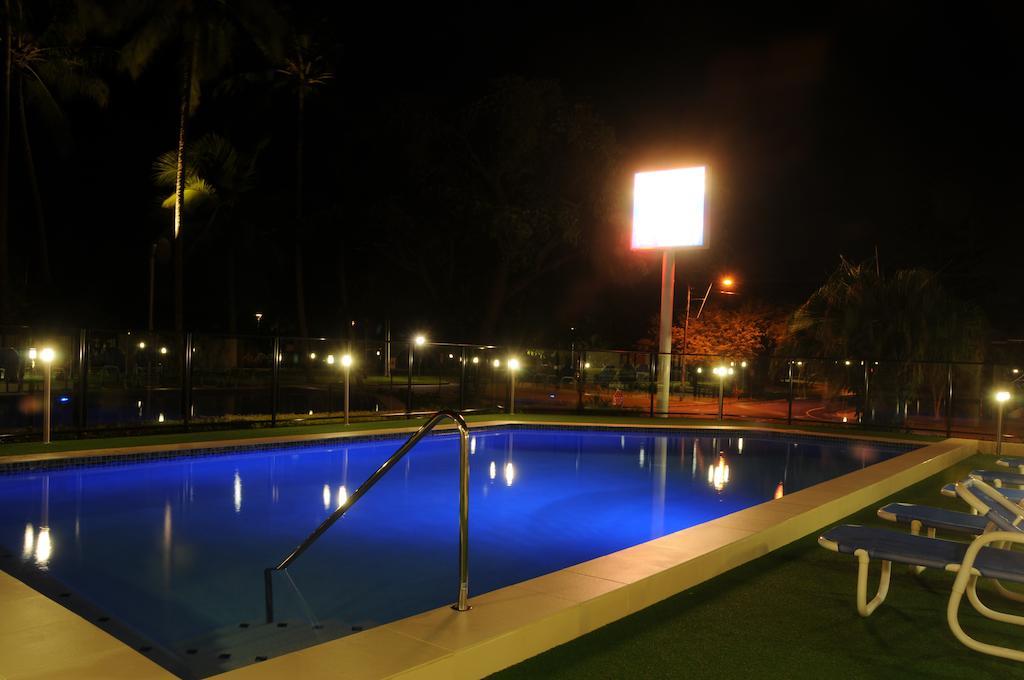 Coral Towers Holiday Suites Cairns Exterior photo