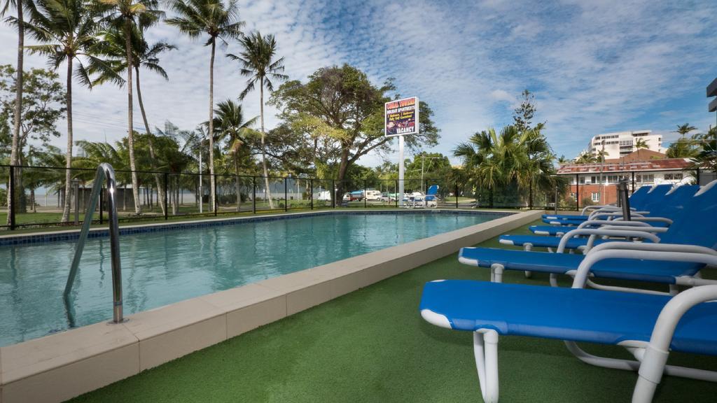Coral Towers Holiday Suites Cairns Exterior photo