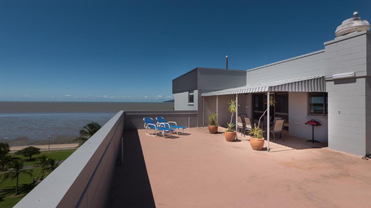 Coral Towers Holiday Suites Cairns Exterior photo